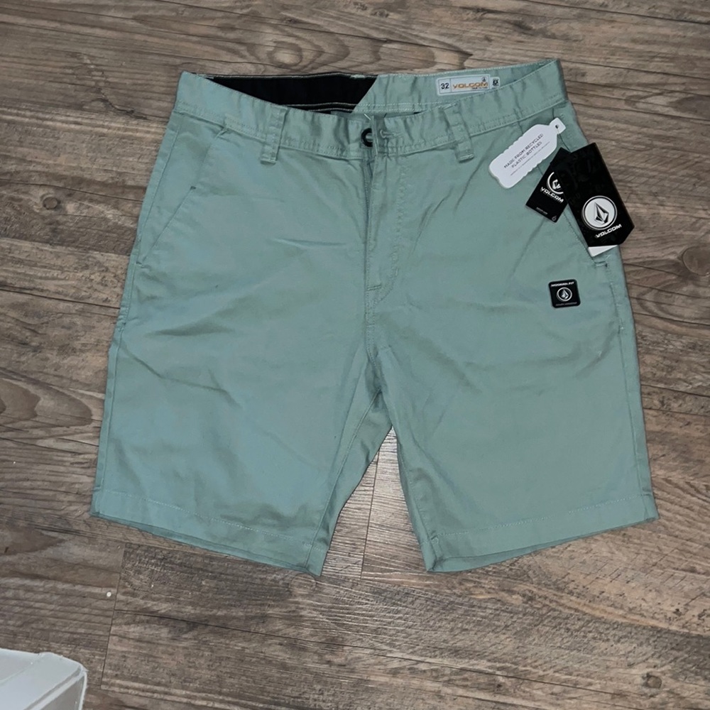 VOLCOM teal shorts